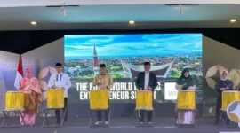 Menparekraf Sandiaga Uno melaunching Road To WIES 2025 di Aula Masjid Raya Sumbar, Minggu (7/7/2024). (Foto: Pemprov Sumbar)