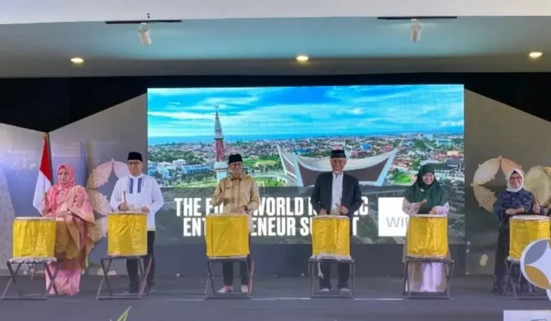 Menparekraf Sandiaga Uno melaunching Road To WIES 2025 di Aula Masjid Raya Sumbar, Minggu (7/7/2024). (Foto: Pemprov Sumbar)