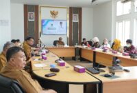 Plh Wali Kota Padang Panjang, Dr. Winarno, ME saat Rakor Pengendalian Inflasi, Selasa (2/7/2024). (Foto: Kominfo Padang Panjang)
