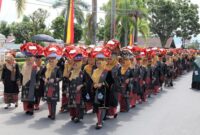 Pemko Pariaman menggelar makan bajamba menyambut Tahun Baru Islam 1446 H. (Foto: Diskominfo Kota Pariaman)