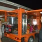 Pj Wali Kota Padang Andree Algamar melihat mobil dapur umum lapangan dari BNPB. (Foto: Prokopim Padang) 