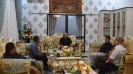 Pj Wali Kota Padang Andree Algamar menerima kedatangan Direktur Bina Op Kementerian PUPR M. Adek Rizaldi dan Kepala BWS Sumatera V Dian Almakruf, Minggu (30/6/2024). (Foto: Prokopim Padang)