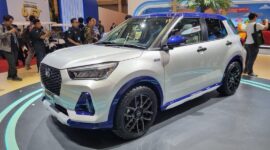 Rocky Hybrid meramaikan Booth Daihatsu di GIIAS 2024. (Foto: Daihatsu)