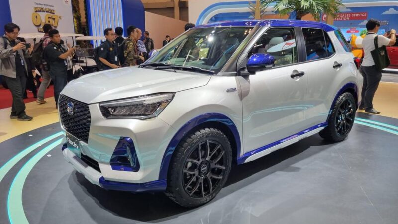 Rocky Hybrid meramaikan Booth Daihatsu di GIIAS 2024. (Foto: Daihatsu)