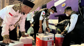 KNO 03 delay 12 jam. Jemaah ungkap kekecewaan terhadap Garuda Indonesia. (Foto: Kemenag/Hikmah Romalina)