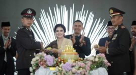 Bupati Solok Selatan Khairunas menghadiri syukuran HUT ke-78 Bhayangkara Tahun 2024, Senin (1/6/2024). (Foto: Humas Pemkab Solsel)