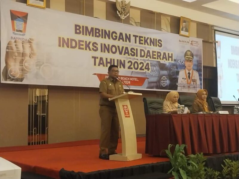 Pj Sekda Padang Yosefriawan membuka Bimtek Indeks Inovasi Daerah Tahun 2024, Senin (8/7/2024). (Foto: Diskominfo Padang)