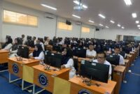 Para ASN Pemkab Pasbar mengikuti ujian dinas di Kantor UPT BKN Padang, Selasa (9/7/2024). (Foto: Pemkab Pasbar)
