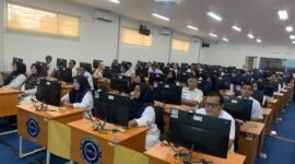 Para ASN Pemkab Pasbar mengikuti ujian dinas di Kantor UPT BKN Padang, Selasa (9/7/2024). (Foto: Pemkab Pasbar)