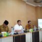 Bupati Dharmasraya, Sutan Riska Tuanku Kerajaan membuka persiapan evaluasi SAKIP di Pulau Punjung, Senin, (15/7/2024). (Foto: Pemkab Dharmasraya)