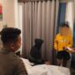 Petugas Satpol PP Padang merazia sebuah hotel di kawasan Kecamatan Padang Utara, Kamis (16/7/2024). (Foto: Humas Satpol PP Padang)