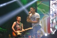 Andika Kangen Band tampil memukau di hadapan penonton. (Foto: Diskominfo Kota Pariaman)
