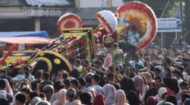 Prosesi Tabuik Naiak Pangkek dalam rangkaian Pesona Budaya Tabuik Piaman 2024. (Foto: Diskominfo Kota Pariaman)