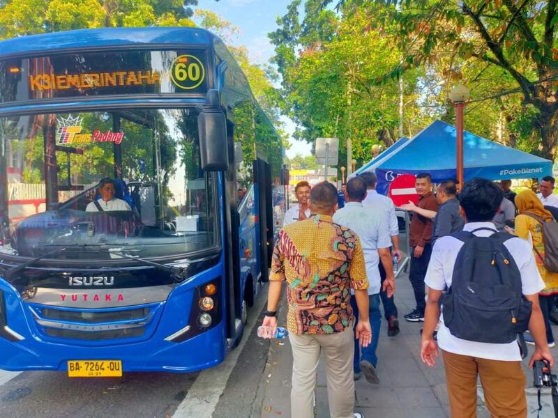 Tim Shenzhen Bus Group menjajal bus Trans Padang, Selasa (23/7/2024). (Foto: Diskominfo Padang)