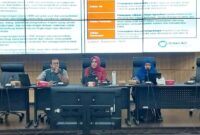 Kepala Bappeda Padang Yenni Yuliza (tengah) saat FGD Urban Act Project Penjaringan Potensi Iklim di Ruang Rapat Abu Bakar Jaar, Rabu (24/7/2024). (Foto: Diskominfo Padang)