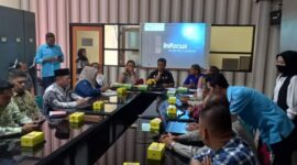 Kepala Dispora Padang Afriadi saat rapat persiapan akhir Gowes Padang Adventure di kantor Dispora Kota Padang, Kamis (25/7/2024). (Foto: Diskominfo Padang)