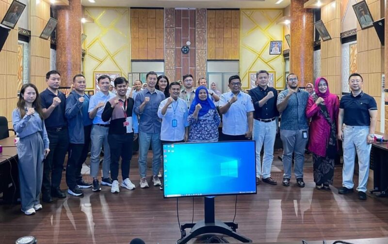Foto bersama usai penutupan FGD di Ruang Rapat Abu Bakar Jaar, Rabu (24/7). (Foto: Bappeda Padang)