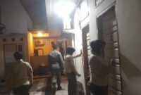 Petugas Satpol PP Padang merazia salah satu kos-kosan yang ada di Padang, Jumat (26/7/2024) dini hari. (Foto: Humas Satpol PP Padang)
