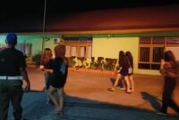 Sejumlah wanita yang terjaring razia dibawa ke Mako Satpol PP Padang guna dimintai keterangan lebih lanjut. (Foto: Humas Satpol PP Padang)