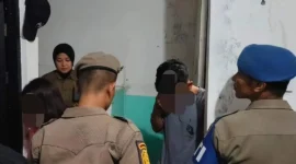 Tim gabungan saat melakukan operasi pengawasan di Rusunawa Purus, Minggu (29/7/2024) dinihari. (Foto: Humas Satpol PP Padang)