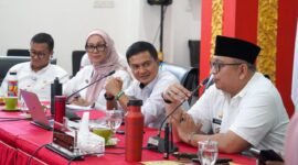 Pj Wako Padang Andree Algamar saat rapat persiapan HUT ke-355 Kota Padang, Rabu (3/7/2024). (Foto: Prokopim Padang)