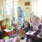 Tim penilai propinsi melakukan penilaian di Posyandu Semai Benih Bangsa Palimo, Jumat (5/7/2024). (Foto: Prokopim Padang)