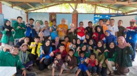 Pj Wali Kota Padang Andree Algamar menutup kegiatan program Healing Forest di Desa Wisata Teluk Buo, Kelurahan Teluk Kabung Tengah, Kecamatan Bungus Teluk Kabung, Sabtu (6/7/2024). (Foto: Prokopim Padang)