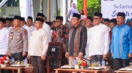 Pj Sekda Padang Yosefriawan menghadiri peresmian nama Masjid Raya Sumatera Barat menjadi Masjid Raya Syekh Ahmad Khatib Al Minangkabawi. (Foto: Prokopim Padang)