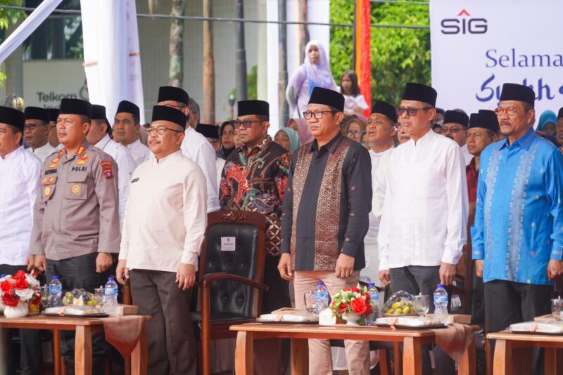 Pj Sekda Padang Yosefriawan menghadiri peresmian nama Masjid Raya Sumatera Barat menjadi Masjid Raya Syekh Ahmad Khatib Al Minangkabawi. (Foto: Prokopim Padang)
