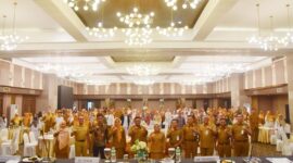 Penjabat (Pj) Sekda Padang Yosefriawan membuka Bimtek Indeks Inovasi Daerah 2024 di Pangeran Beach Hotel, Senin, (8/7/2024). (Foto: Prokopim Padang)