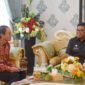 Pj Sekda Padang Yosefriawan menyambut Konsulat Jenderal Jepang Takonai Susumu di Rumah Dinas Wali Kota Padang, Selasa, (9/7/2024). (Foto: Prokopim Padang)