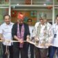 Pj Wali Kota Padang Andree Algamar dan Staf Khusus Menteri BUMN Arya Mahendra Sinulingga meresmikan Rumah BUMN Padang di Jalan Diponegoro, Kamis (11/7/2024). (Foto: Prokopim Padang)