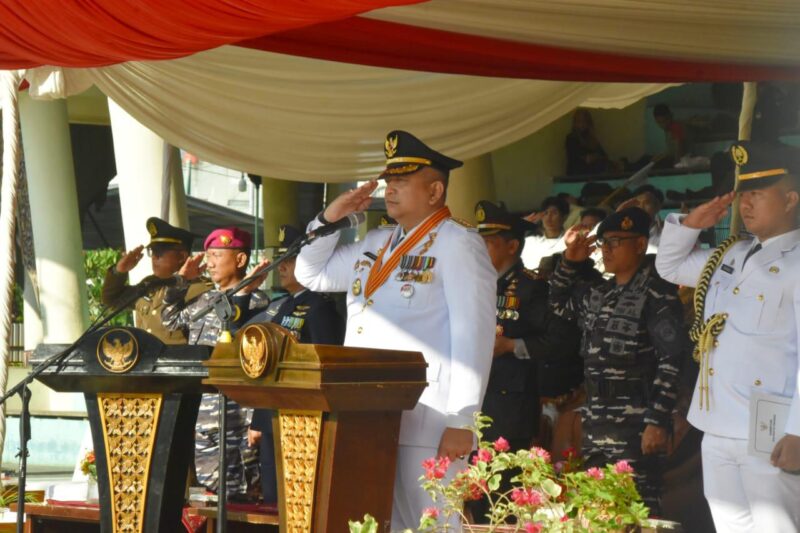 Pj Wali Kota Padang Andree Algamar memimpin Upacara Peringatan Hari Gugurnya Pahlawan Nasional Bagindo Aziz Chan. (Foto: Prokopim Padang)