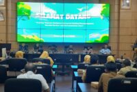 Suasana Sharing Tinjauan Kebijakan Integrasi Vertikal Pembangunan Rendah Karbon dan Berketahanan Iklim di Ruang Abu Bakar Jaar Balai Kota Padang, Senin (22/7/2024).