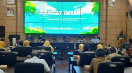 Suasana Sharing Tinjauan Kebijakan Integrasi Vertikal Pembangunan Rendah Karbon dan Berketahanan Iklim di Ruang Abu Bakar Jaar Balai Kota Padang, Senin (22/7/2024).