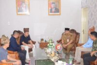 Tim GIZ China dan Shenzhen Bus Group saat audiensi dengan Pj Wali Kota Padang Andree Algamar, Senin malam (22/7/2024).