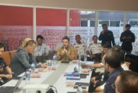 Asisten II Bidang Perekonomian dan Pembangunan Setdako Padang Didi Aryadi rapat bersama Shenzhen Bus Group di Gedung Youth Center, Selasa (23/7/2024).