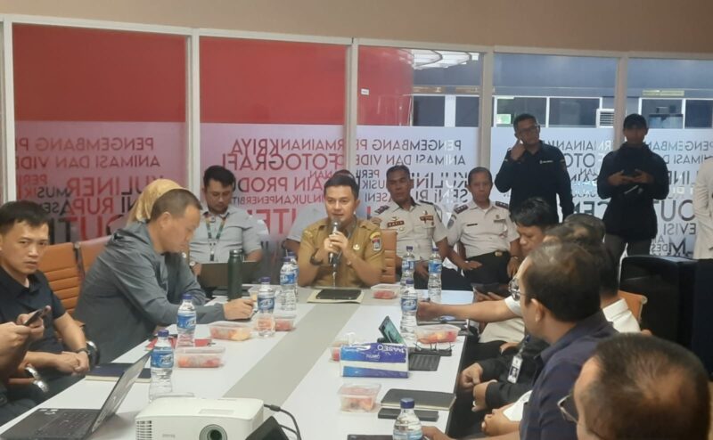 Asisten II Bidang Perekonomian dan Pembangunan Setdako Padang Didi Aryadi rapat bersama Shenzhen Bus Group di Gedung Youth Center, Selasa (23/7/2024).