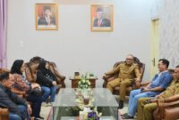 Pj Wali Kota Padang Andree Algamar menyambut kedatangan Tim Evaluasi Sertifikasi Pasar Rakyat dari Kemendag. (Foto: Prokopim Padang)