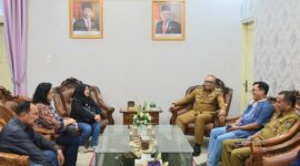 Pj Wali Kota Padang Andree Algamar menyambut kedatangan Tim Evaluasi Sertifikasi Pasar Rakyat dari Kemendag. (Foto: Prokopim Padang)