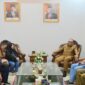 Pj Wali Kota Padang Andree Algamar menyambut kedatangan Tim Evaluasi Sertifikasi Pasar Rakyat dari Kemendag. (Foto: Prokopim Padang)