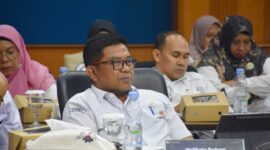 Penjabat (Pj) Sekda Padang Yosefriawan saat menghadiri HLM TPID Sumbar Triwulan III-2024 di Kantor Perwakilan Bank Indonesia Sumbar, Rabu (31/7/2024). (Foto: Prokopim Padang)