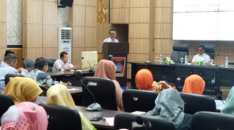 Asisten I Bidang Pemerintahan dan Kesra Setko Padang, Edi Hasymi membuka Sosialisasi FKUB) Kota Padang, Rabu (3/7/2024).