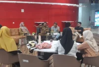 Kepala Dinas Pariwisata Kota Padang Yudi Indra Syani saat kegiatan Pentahelix bersama pelaku Ekraf, UMKM dan Stakeholder di Gedung Youth Center, Selasa (23/7/2024).