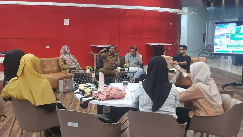 Kepala Dinas Pariwisata Kota Padang Yudi Indra Syani saat kegiatan Pentahelix bersama pelaku Ekraf, UMKM dan Stakeholder di Gedung Youth Center, Selasa (23/7/2024).