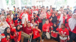 Pj Wali Kota Padang, Andree Algamar melepas para atlet SOIna Kota Padang di Rumah Dinas Wali Kota, Rabu (31/7/2024). (Foto: Prokopim Padang)