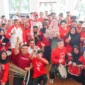 Pj Wali Kota Padang, Andree Algamar melepas para atlet SOIna Kota Padang di Rumah Dinas Wali Kota, Rabu (31/7/2024). (Foto: Prokopim Padang)