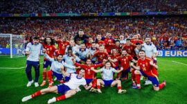 Para pemain Spanyol berpose merayakan keberhasilan mereka mencapai final Euro 2024. (Foto: IG sefutbol)