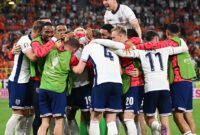 Para pemain Inggris merayakan gol yang dicetak Ollie Watkins pada pertandingan semifinal Piala Eropa 2024 melawan Belanda di Stadion BvB, Dortmund, Rabu (10/7/2024). (Foto: IG euro2024)