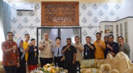 Pj Wali Kota Padang Andree Algamar menerima kedatangan Pengurus SOIna Kota Padang di kediaman Wali Kota Padang, Kamis (18/7/2024). (Foto: Prokopim Padang)